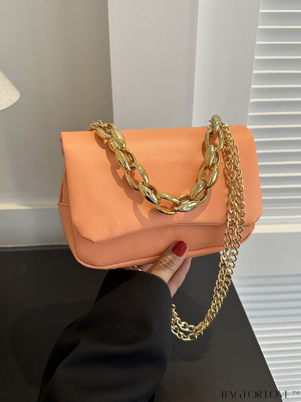 BagForLove - Stylish Solid Color Crossbody Bag with Chain Strap - Perfect Ensemble Accessory