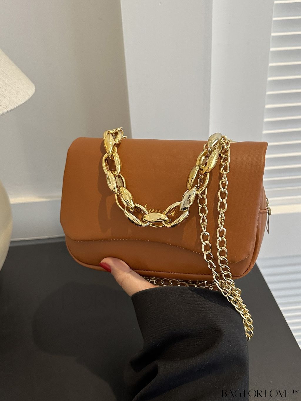 BagForLove - Stylish Solid Color Crossbody Bag with Chain Strap - Perfect Ensemble Accessory