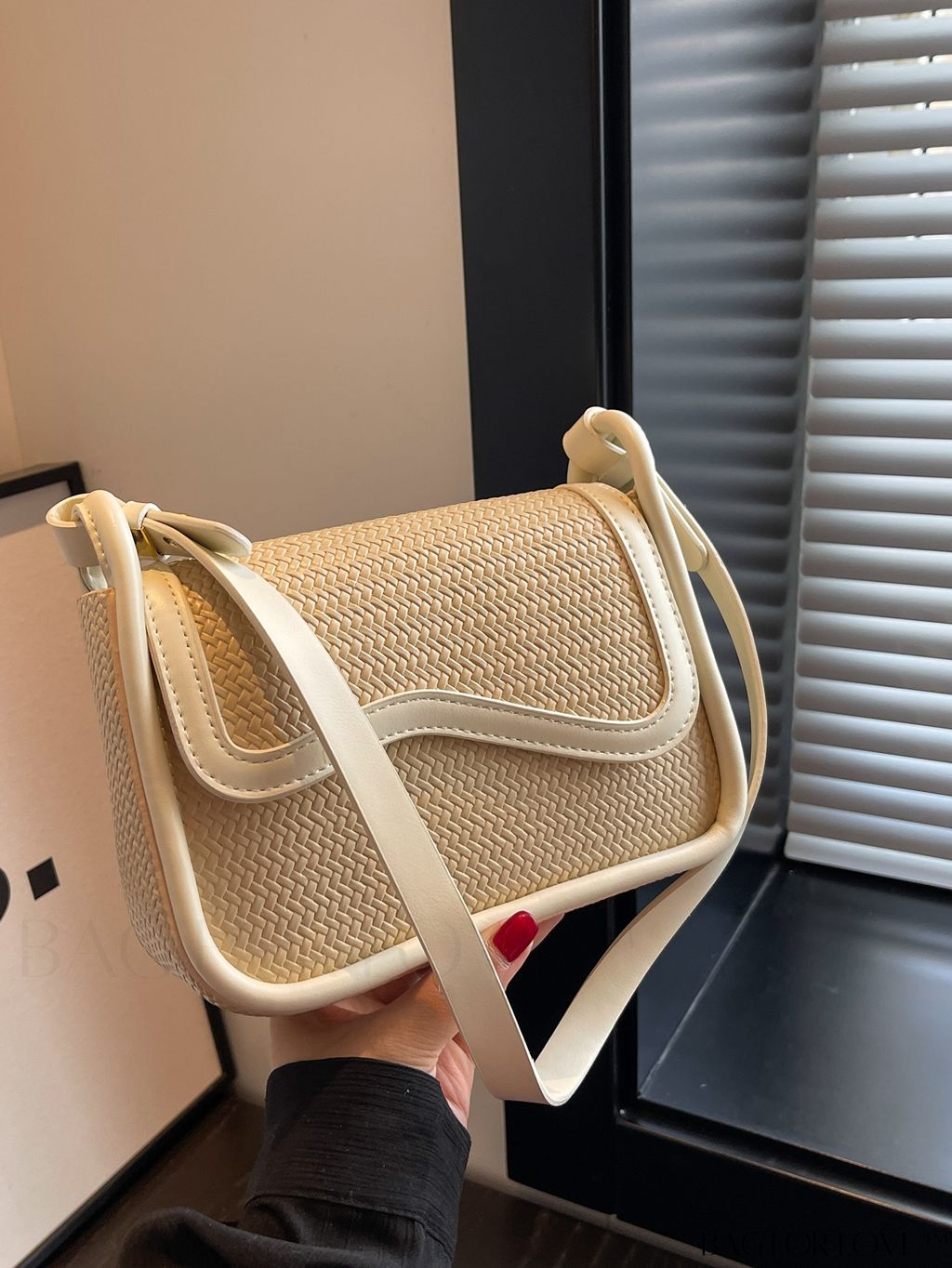 BagForLove - Exquisite Straw Woven Flap Crossbody Bag for Fashionable Holiday Style