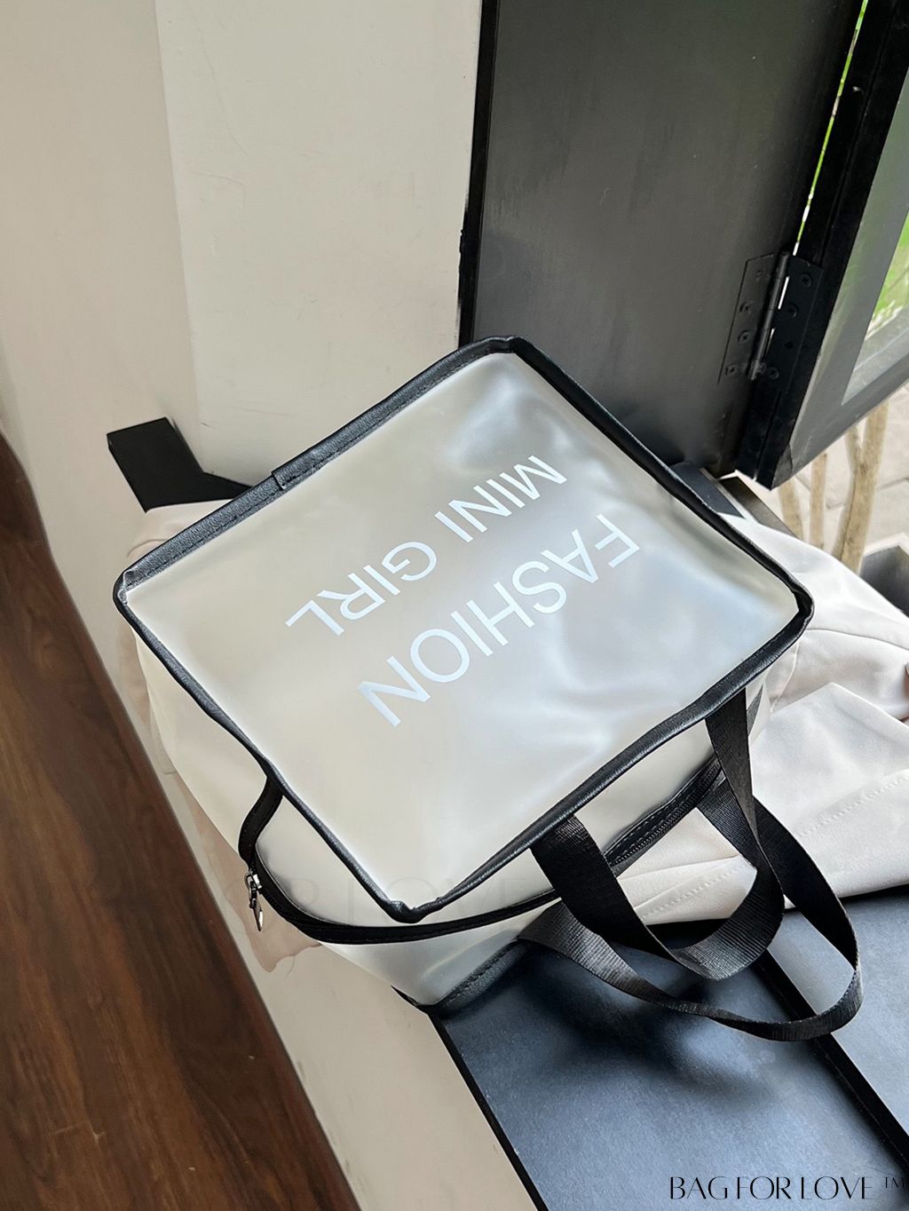 BagForLove - Travel-Friendly Waterproof Cosmetic Bag: Spacious, Transparent, and Versatile