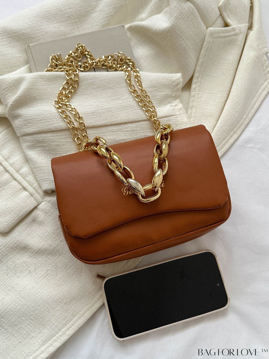 BagForLove - Stylish Solid Color Crossbody Bag with Chain Strap - Perfect Ensemble Accessory