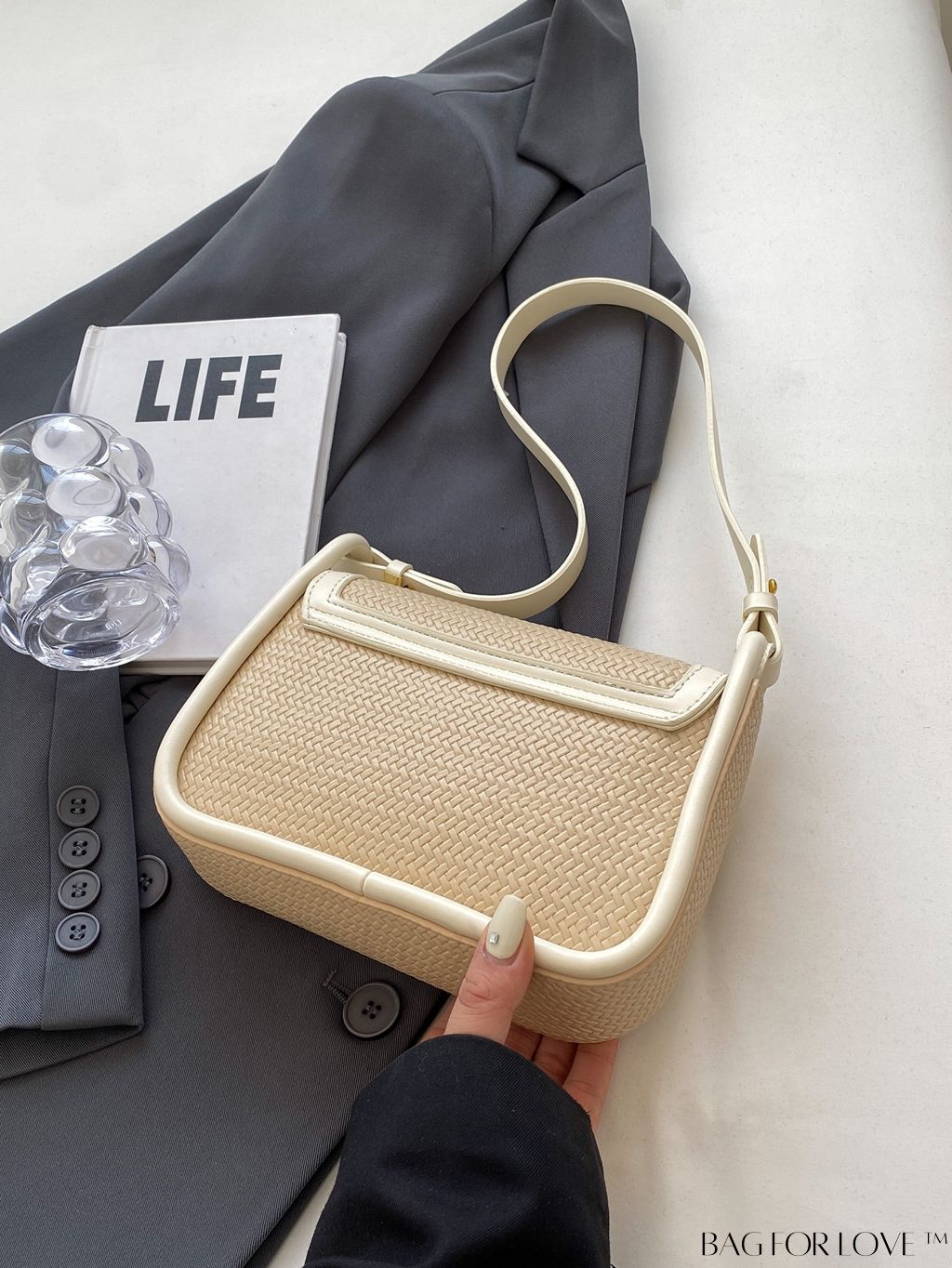 BagForLove - Exquisite Straw Woven Flap Crossbody Bag for Fashionable Holiday Style