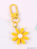 BagForLove - Daisy Flower Keychain: Stylish Earphone Cover, Keyring Bag, and Purse/Backpack Pendant with Car Key Chain Ornament