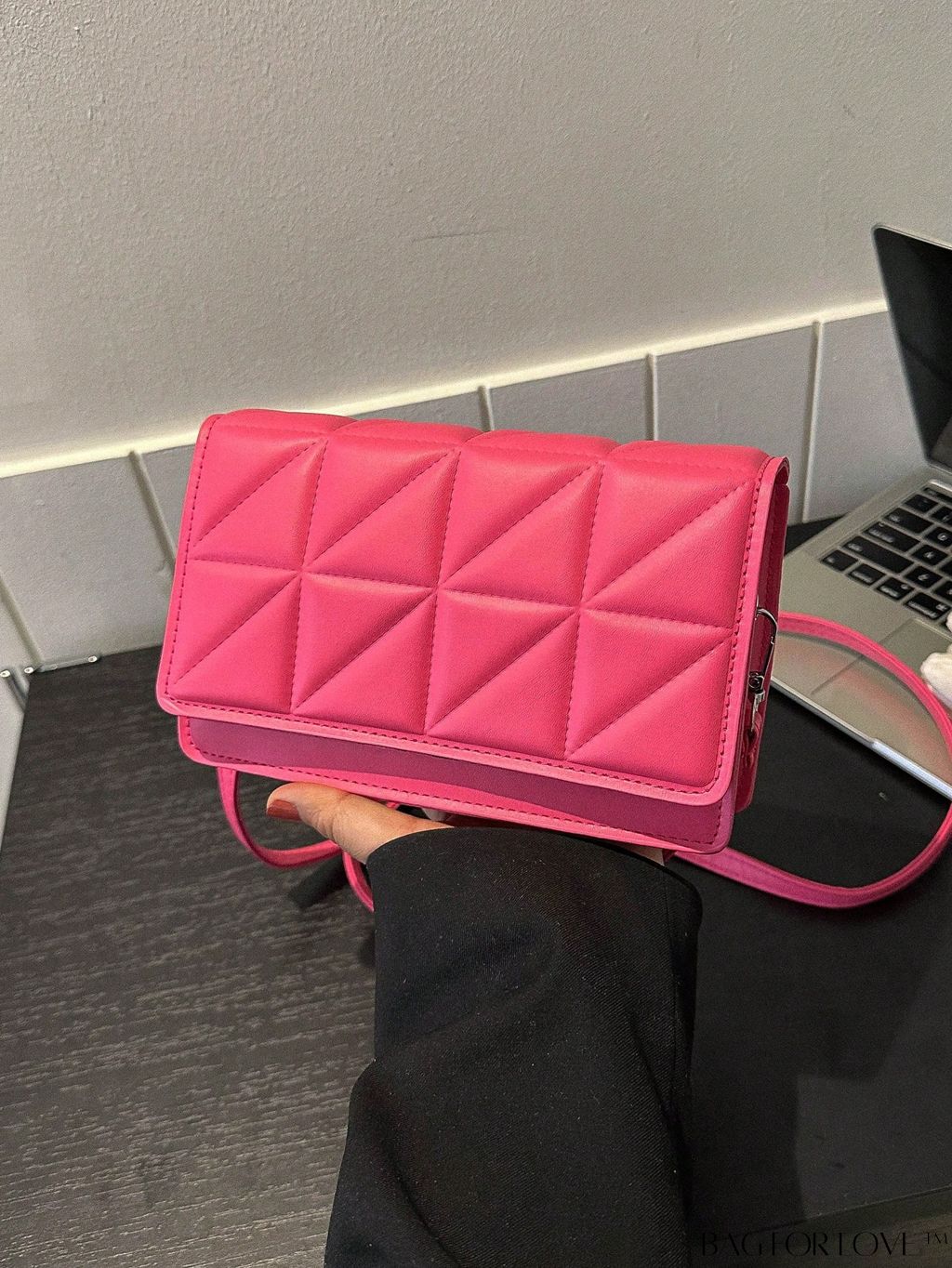 BagForLove - Stylish Adjustable Strap Crossbody Bag with Quilted Detail and Plaid Design