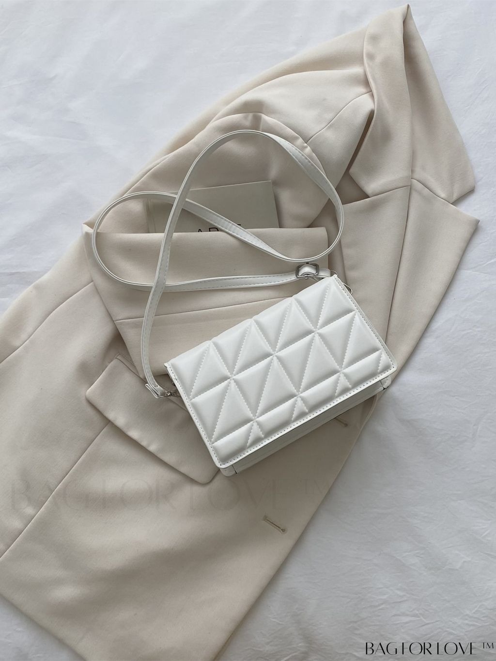 BagForLove - Stylish Adjustable Strap Crossbody Bag with Quilted Detail and Plaid Design