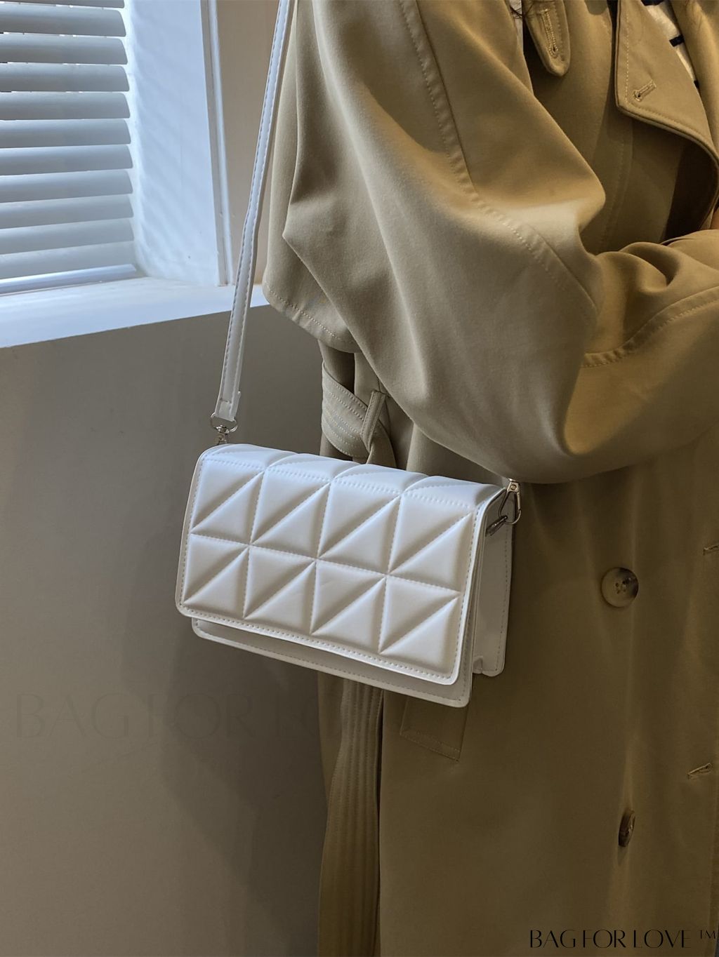 BagForLove - Stylish Adjustable Strap Crossbody Bag with Quilted Detail and Plaid Design