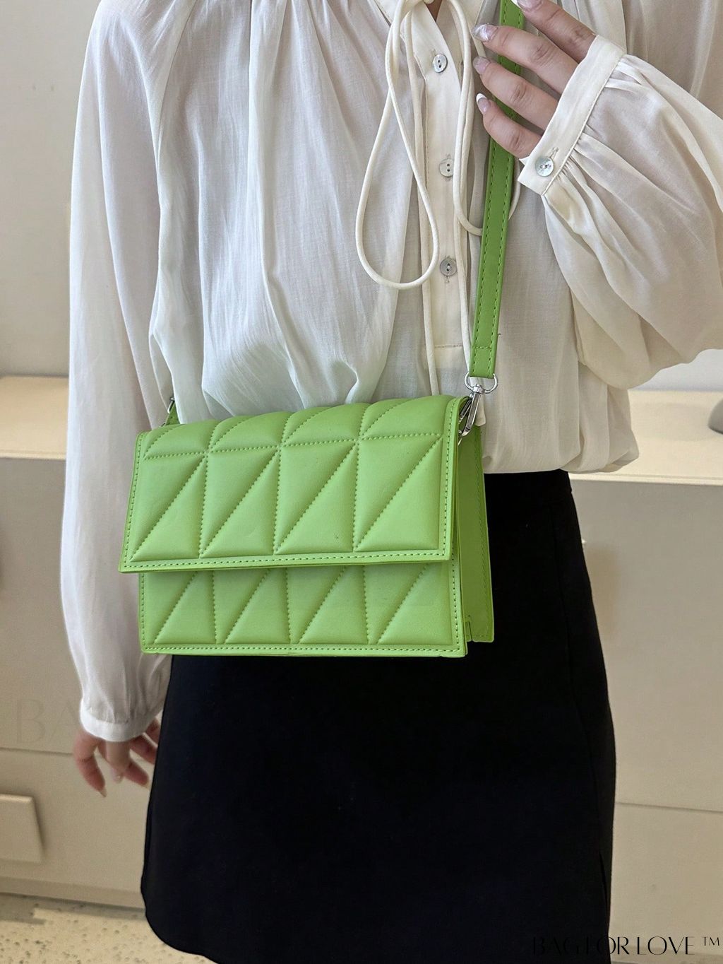 BagForLove - Stylish Adjustable Strap Crossbody Bag with Quilted Detail and Plaid Design