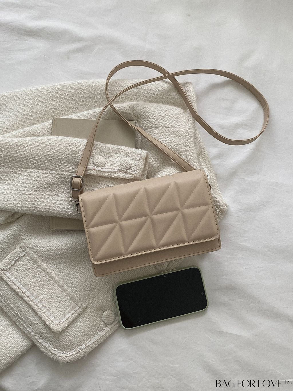 BagForLove - Stylish Adjustable Strap Crossbody Bag with Quilted Detail and Plaid Design